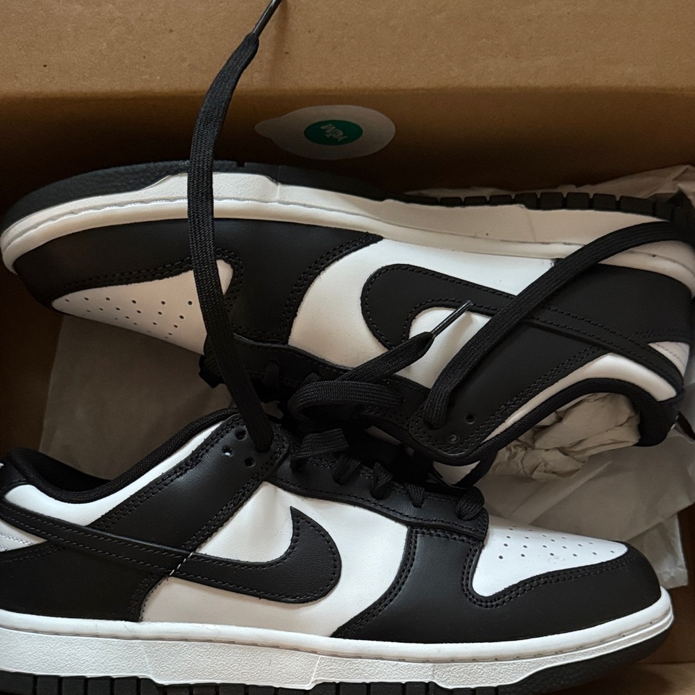 Nike Black and White Men's Sneakers